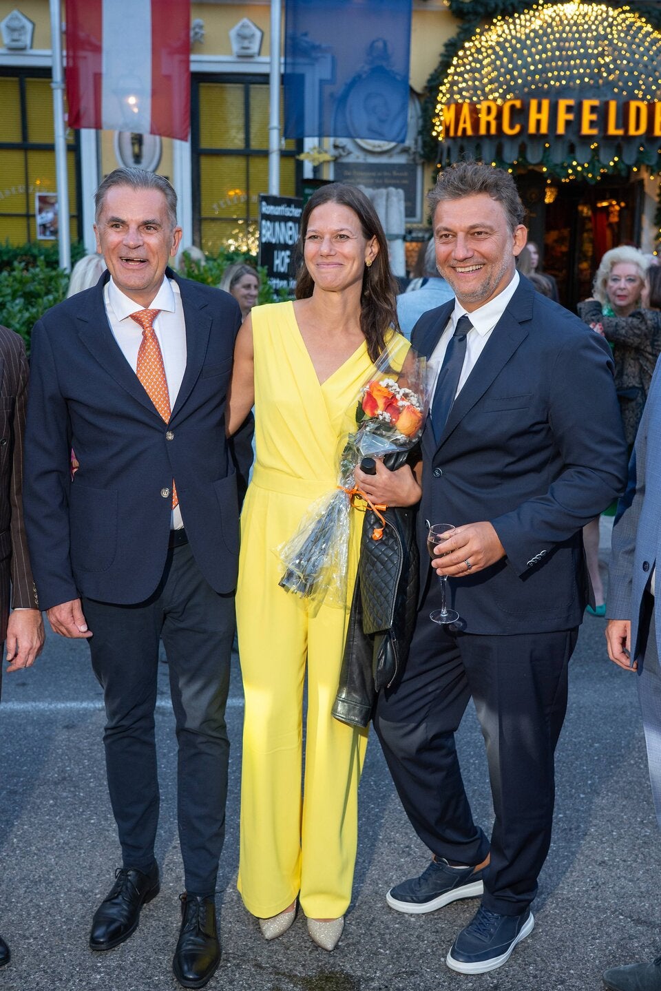 Jonas Kaufmann erhielt den Goldenen Johann Strauss (hier mit Gattin Christiane und Marchfelderhof-Chef Peter Großmann.