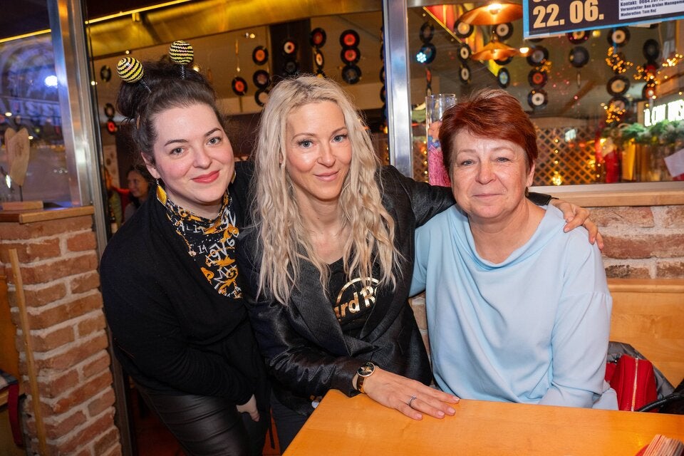 Simone Lugner mit Schwester Sonja und Mama Eva