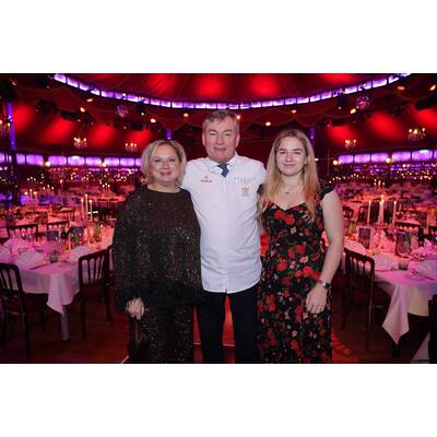 Christa Kummer mit Begleitung