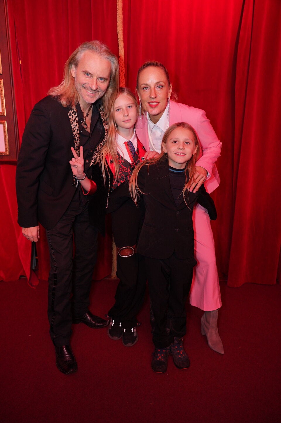 Erich Altenkopf und Lilian Klebow mit Kids