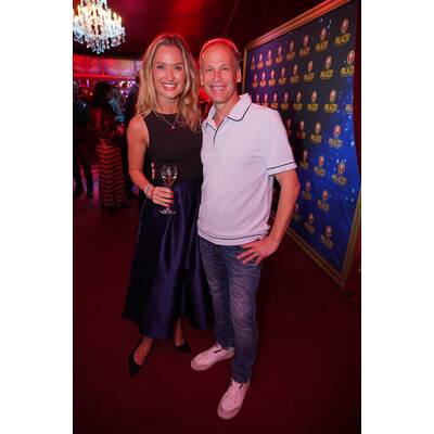 Christa Kummer mit Begleitung