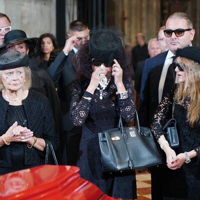 Ein letztes Mal an der Oper vorbei. Der Opernball hat Richard Lugner auch über die Tore Wiens berühmt gemacht.