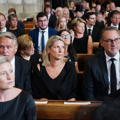 Ein letztes Mal an der Oper vorbei. Der Opernball hat Richard Lugner auch über die Tore Wiens berühmt gemacht.