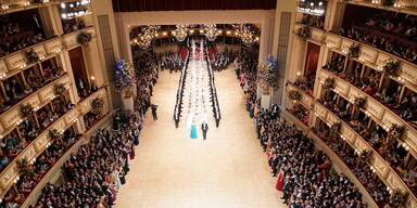 Von Ihnen gekürt! SIE trug die schönste Robe des Opernballs 2025