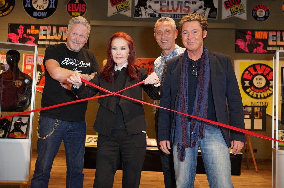 Priscilla eröffnete mit zwei Stunden Verspätung dann doch noch die Ausstellung.