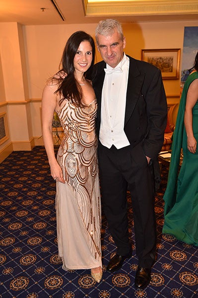 Kristina Worseg in einer Robe gekauft beim Fashion Entree in der Albertina