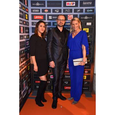 MADONNA Blogger Award 2018 - Orange Carpet