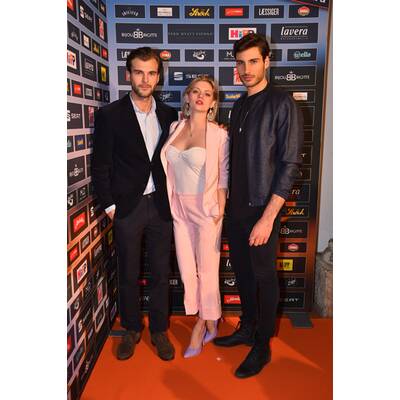 MADONNA Blogger Award 2018 - Orange Carpet