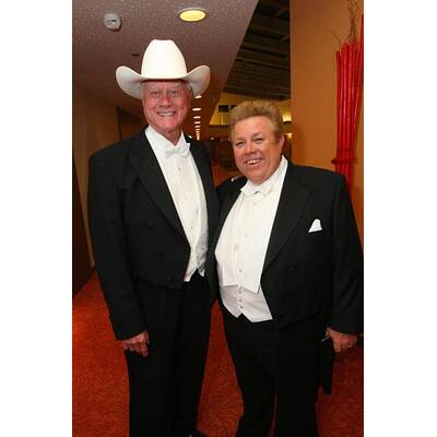 Opernball 2011: Jacqueline Lugner, Helmut Werner, Larry Hagman, Ruby Rubacuori, Richard Lugner, Katzi, Zachi Noy