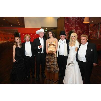 Opernball 2011: Jacqueline Lugner, Helmut Werner, Larry Hagman, Ruby Rubacuori, Richard Lugner, Katzi, Zachi Noy
