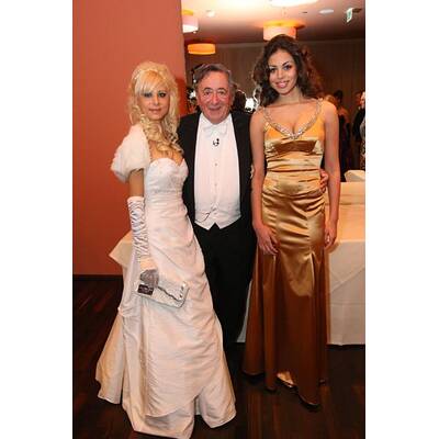 Opernball 2011: Jacqueline Lugner, Helmut Werner, Larry Hagman, Ruby Rubacuori, Richard Lugner, Katzi, Zachi Noy