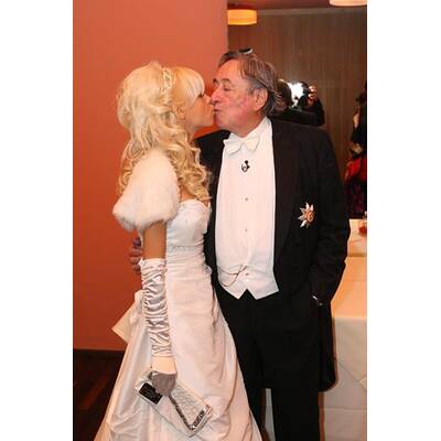 Opernball 2011: Jacqueline Lugner, Helmut Werner, Larry Hagman, Ruby Rubacuori, Richard Lugner, Katzi, Zachi Noy