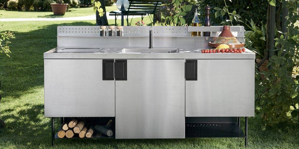 Das ganze Jahr draußen kochen – die modulare Outdoor-Küche Àtria von Abimis macht es möglich.