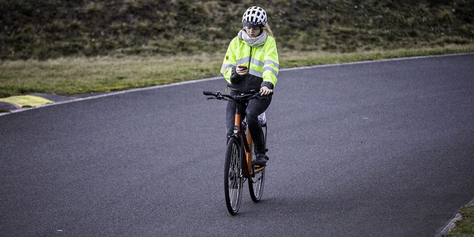 So gefährlich ist Ablenkung am Steuer