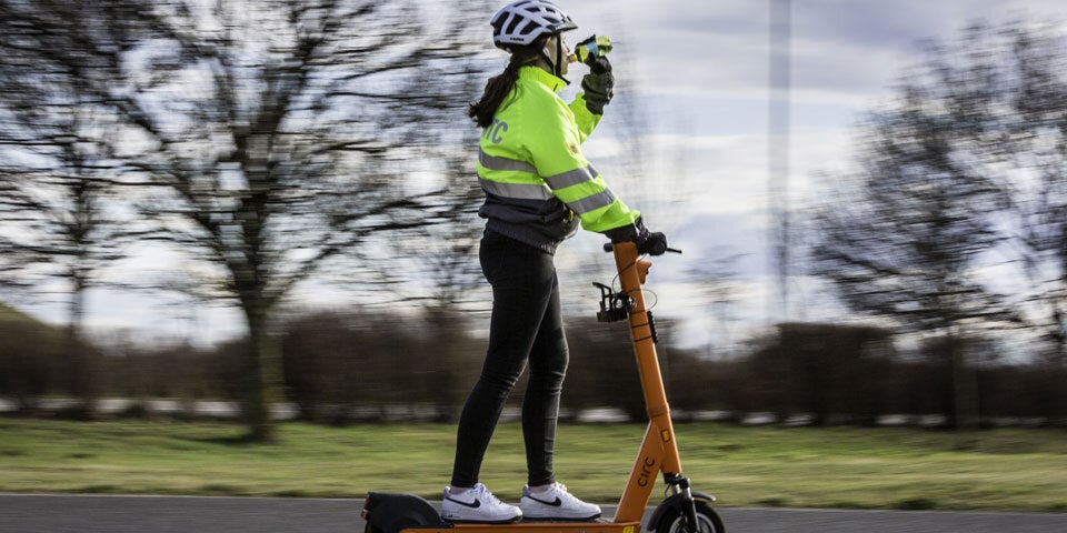 So gefährlich ist Ablenkung am Steuer