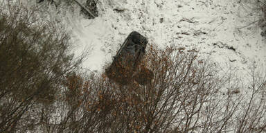 Alko-Lenkerin überlebt 60-Meter-Sturz