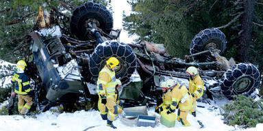 Deutscher Milit&auml;r-Lkw st&uuml;rzte in die Tiefe