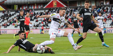 Milos Spasic (Admira), Csaba Bukta (Altach) und Leonardo Lukacevic (Admira)