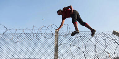 Syrische Flüchtlinge stürmen die Türkei