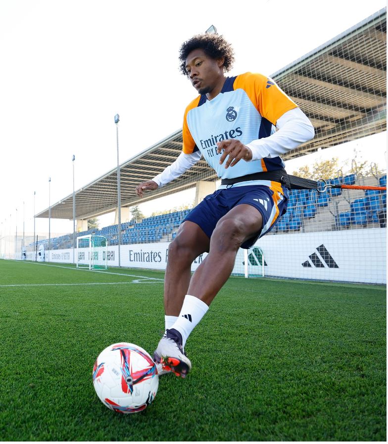 Endlich! Alaba trainiert zum 1. Mal wieder mit dem Ball