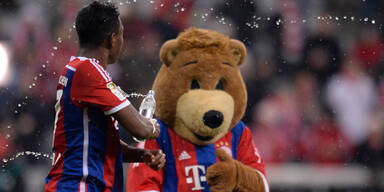 Bayern-Maskottchen gratuliert Alaba