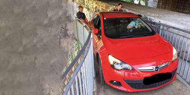 Alko-Lenker blieb in Radweg stecken