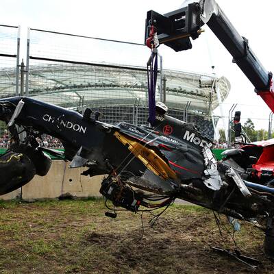 Die Bilder zum Alonso-Crash in Australien