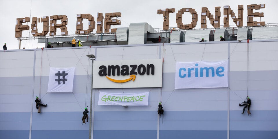 Amazon & Co. vernichten 1,4 Mio. Pakete aus Österreich mit Neuware