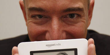 Amazon_Bezos_Kindle