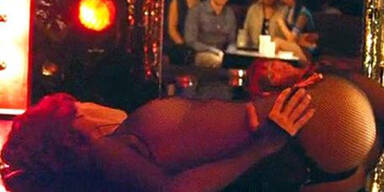 Salma Hayek strippt wieder 