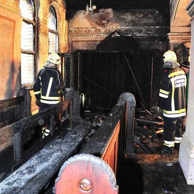 Feuerteufel schlägt in 3 Kirchen zu