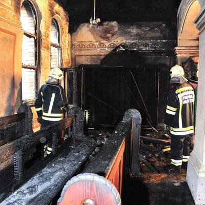 Feuerteufel schlägt in 3 Kirchen zu