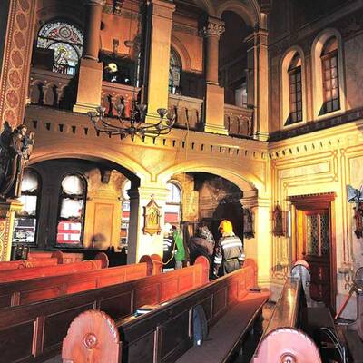 Feuerteufel schlägt in 3 Kirchen zu