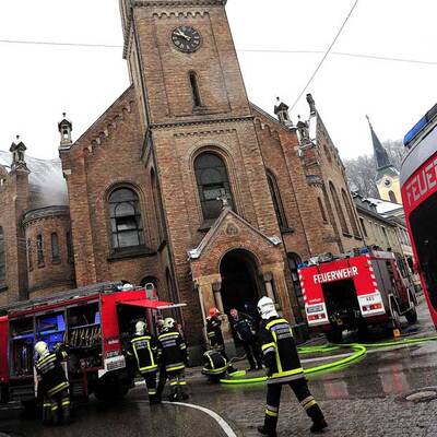 Feuerteufel schlägt in 3 Kirchen zu