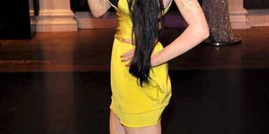 Klarer Blick, frisch gestylt - Amy sieht gut aus!