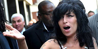 Amy Winehouse nun s&uuml;chtig nach Surgery?