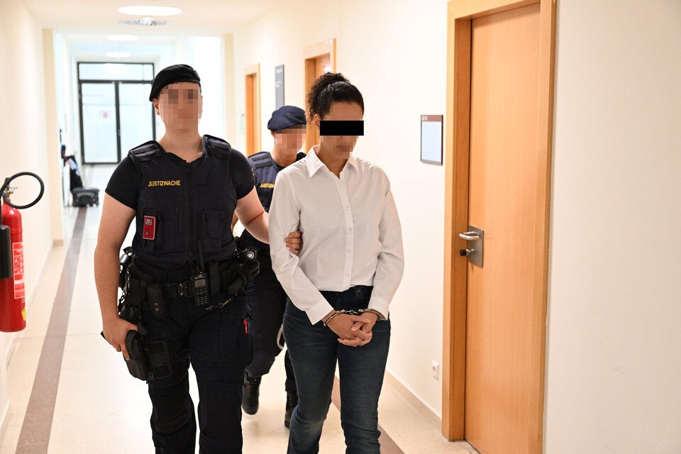 Angeklagte Mordversuch Glasscherbe