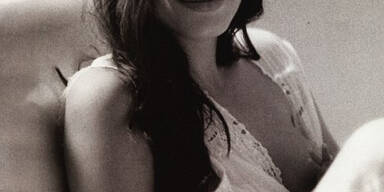 Brad Pitt knipste Angelina Jolie beim Stillen