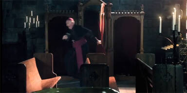 Beichte: Pfarrer flüchtet vor Charlie Sheen