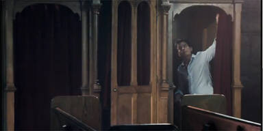 Beichte: Pfarrer flüchtet vor Charlie Sheen