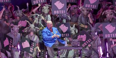 "Animal Farm" macht die Staatsoper zum Schlachthof