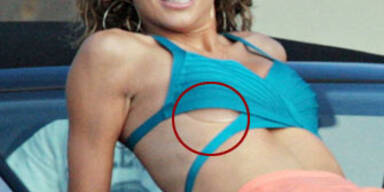 90210-Star zeigt, was sie drunter trägt