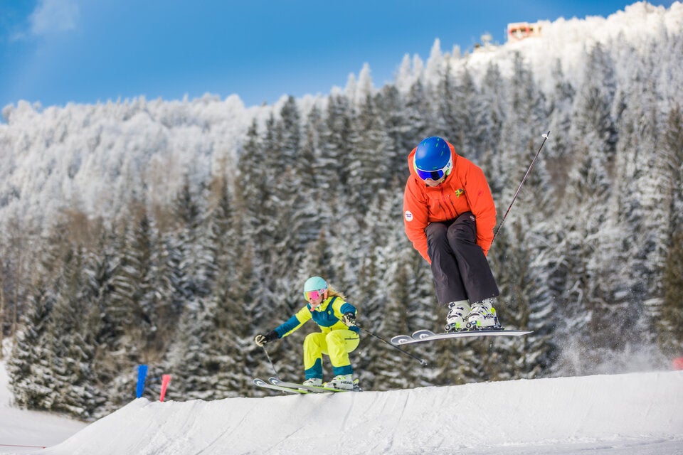 Skierlebnisse.  Annaberg und Gemeindalpe Mitterbach geht‘s mit einem Skipass hinauf auf den Berg.