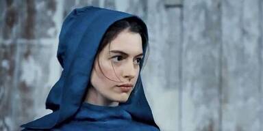 Trailer: Hathaway zeigt Gesangs-Talent