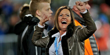 Pr&auml;sidentin Annerl l&auml;dt zu Bierparty ein