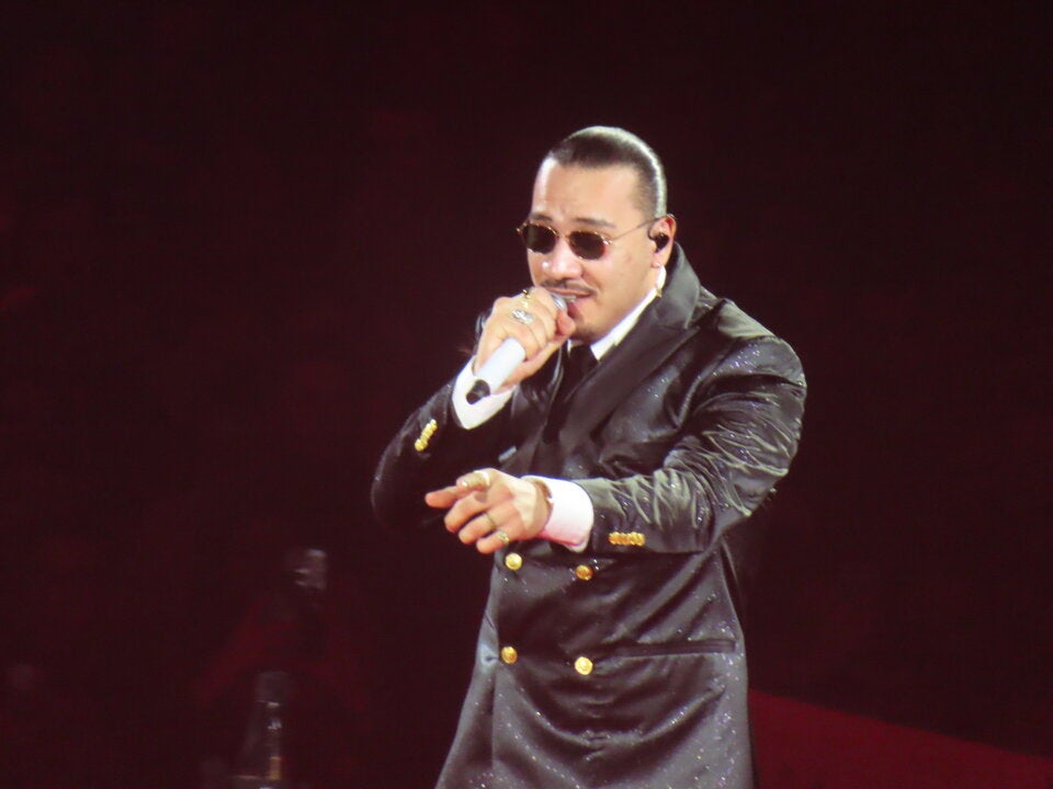 Mit Flugzeug in der Stadthalle! So abgehoben war die Apache 207 Show