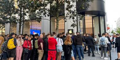 Apple Schlange vor Shop