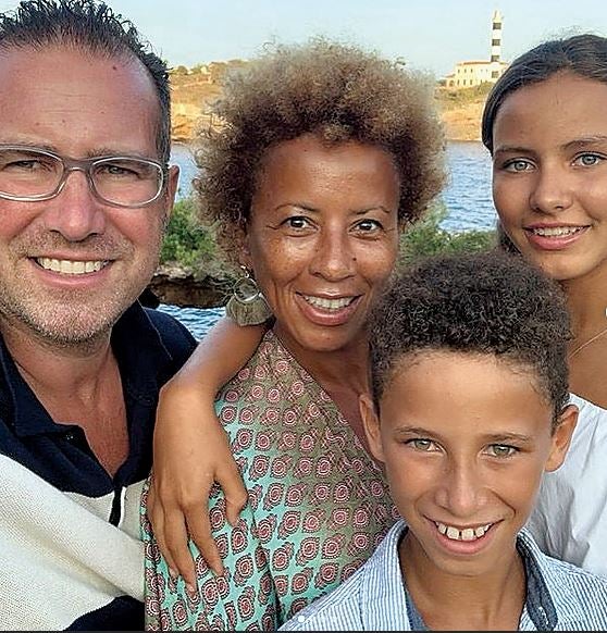 Arabella zeigt ihre Tochter