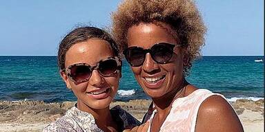 Arabella zeigt ihre Tochter