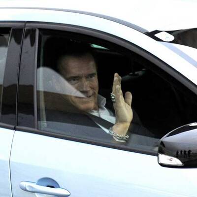 Hier kommt Arnie in Wien Schwechat an